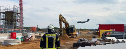 Realitätsnahe Feuerwehrübung auf Airbus-Baustelle