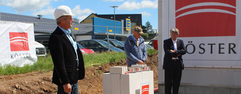 Foto v. l.:  Tino Lörinc, Köster GmbH, Thomas Kirsten, Bürgermeister Stadt Altenberg, und Dr. Matthias Faensen, advita Pflegedienst GmbH.