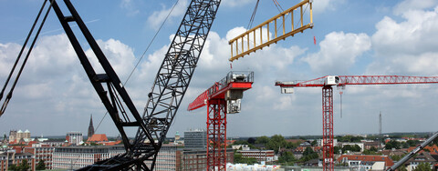 Stahlträger für gläserne Schallschutzwände am Hauptbahnhof eingesetzt