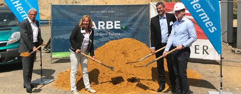 Foto v. l.: Romanus Vallieri, Regionalleiter Hermes Logistik Gruppe, Beate Gronau, Vize-Bürgermeisterin Stadt Witten, Jan Dietrich Hempel, Geschäftsführer der Garbe Industrial Real Estate GmbH, und Henning Schneider, Geschäftsstellenleiter bei Köster