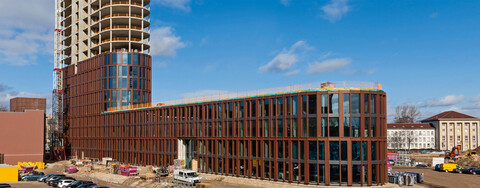 Im Schutz des Windschilds wuchs das Business Center II bei jedem Wetter. 