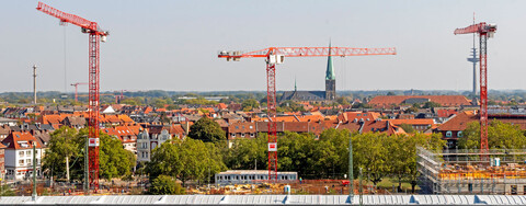 Auf der Ostseite des Hauptbahnhofs entstehen auf der Teilfläche zwischen den Gleisen und der Bremer Straße drei Baukörper, die ein neben Apartments, einem Hotel und Studentenwohnungen auch Gastronomieangebote und einen Supermarkt umfassen werden.