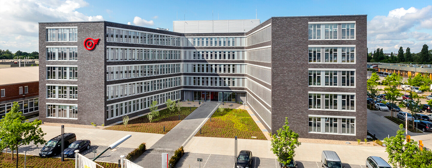 Der neue Hauptsitz der Rheinbahn AG vereint das Corporate Design des Unternehmens mit technischer Funktionalität.