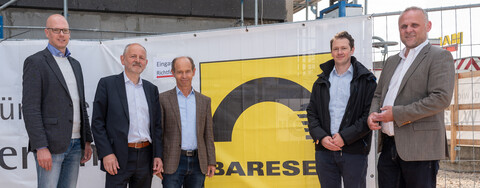 Foto v. l.: Christoph Zapp, Geschäftsführender Gesellschafter PAMERA Real Estate Partners GmbH, Bauherrenvertreter, Wolfgang Richter, Geschäftsführer Köster GmbH, Georg Reiter, Geschäftsführender Gesellschafter der Sinara BB Immobilien GmbH, Robert Gronegger, Geschäftsführender Gesellschafter der Sinara BB Immobilien GmbH, Andreas Karolewski, Köster-Bereichsleiter Hochbau Rhein-Neckar.  