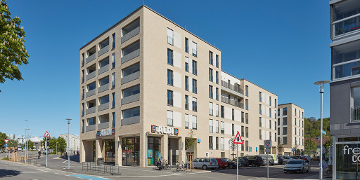 Schlüsselfertiger Neubau der Westspitz-Wohnanlage mit Supermarkt